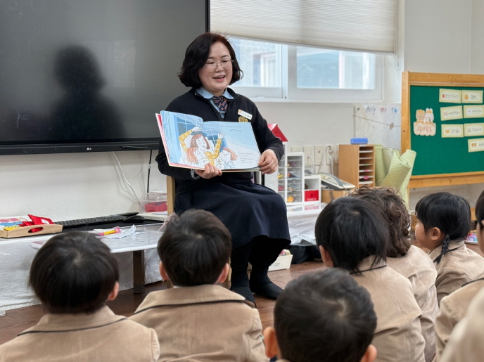 원감 선생님이 들려주시는 동화는 재밌어요!